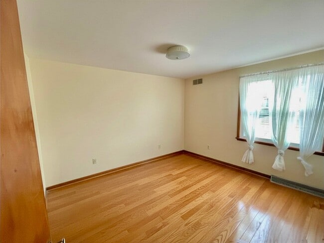 Photo - 227 Sunshine Dr