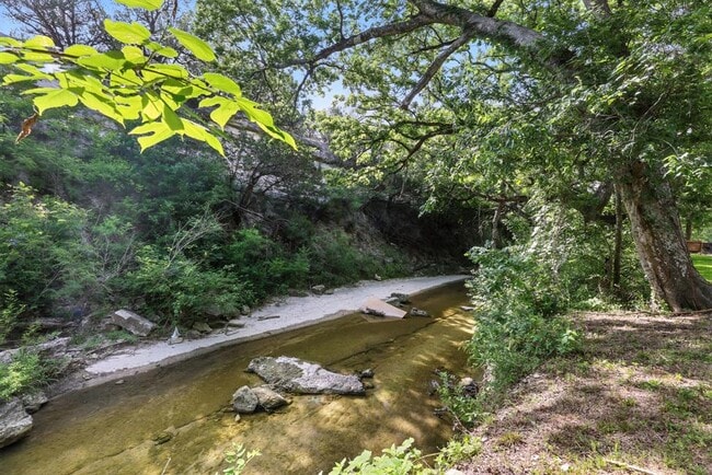 Photo - 11915 River Oaks Trail