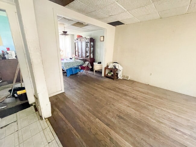 Photo - 227 W Grand St