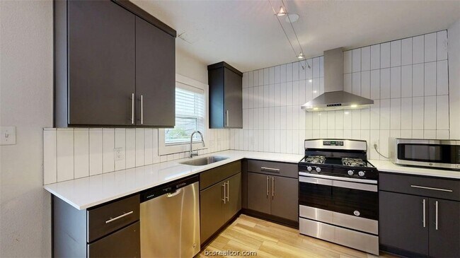 Photo - 505 Boyett St Unit 1