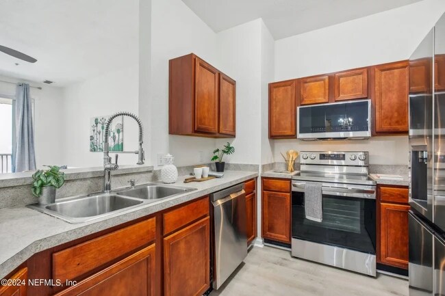 Kitchen - 8601 Beach Blvd Unidad Southern Grove Condo