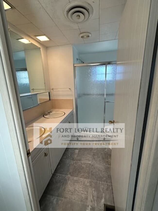 Photo - 2 Bed/1 Bath Washer and Dryer/Private Yard