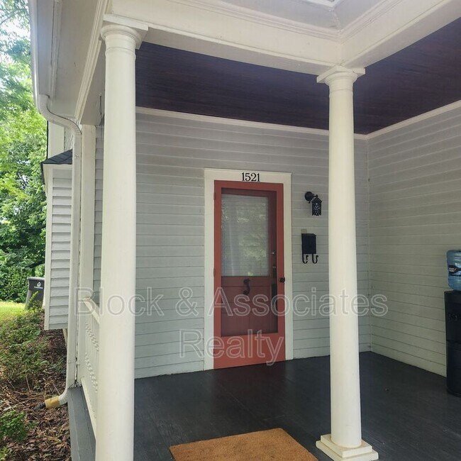 Photo - 1521 Seneca St