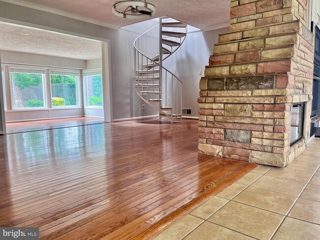 Photo - 5350 Ravensworth Rd