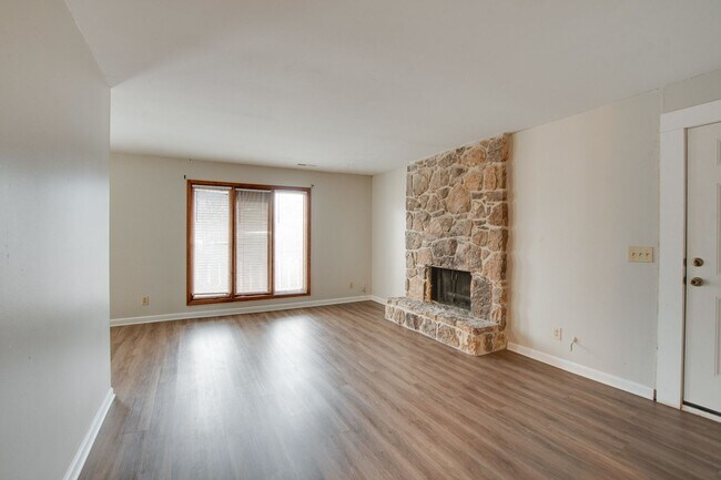 Photo - 9020 Mahogany Row SE Unidad 9020 Mahogany Row  D