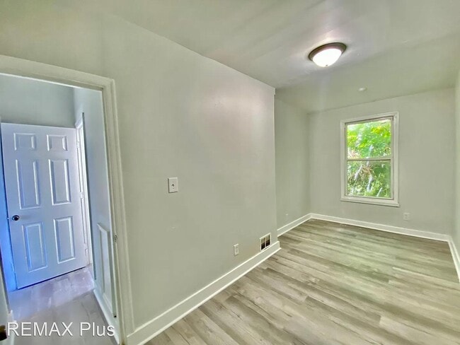Photo - 2769 Helen St