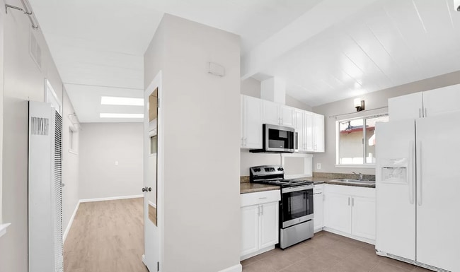 Photo - 3271 Alma St