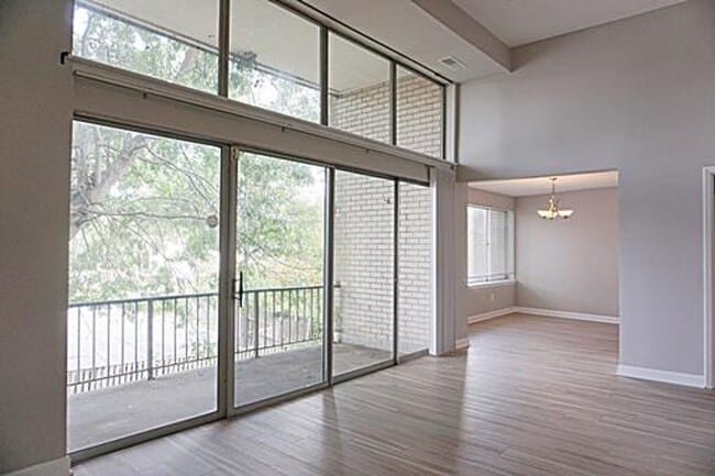 Photo - Beautifully Remodel Top-Level Condo!