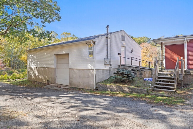 Photo - 497 Winthrop Rd