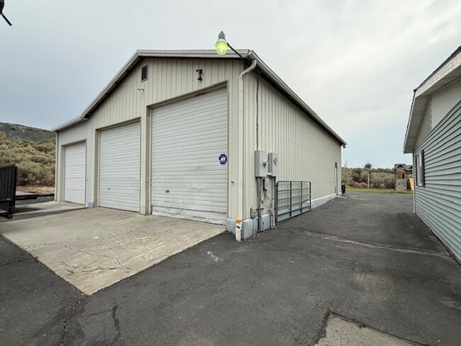 Photo - 3 Bedroom Home with Large Shop and Additio...