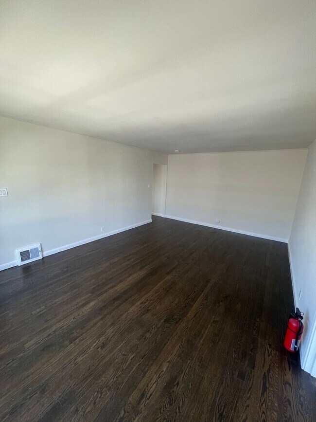 Photo - 208-212 Pinehurst Way Unidad 208