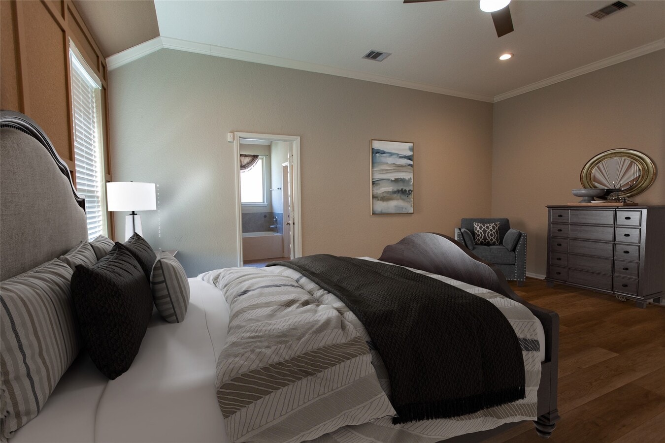 Photo - 5826 Euclid Loop