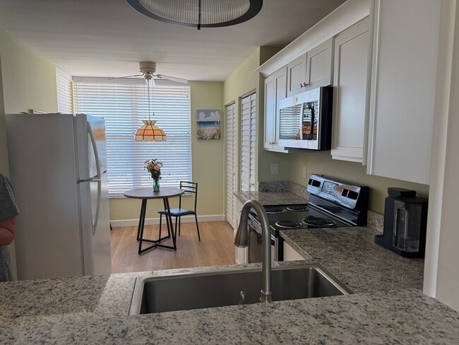 eat in, granite counters - 4550 Pinebrook Cir Unit Greens 506