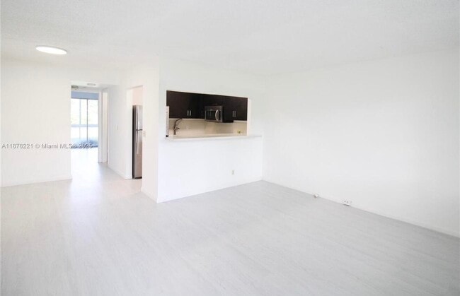 Photo - 319 Newport V Unit 319