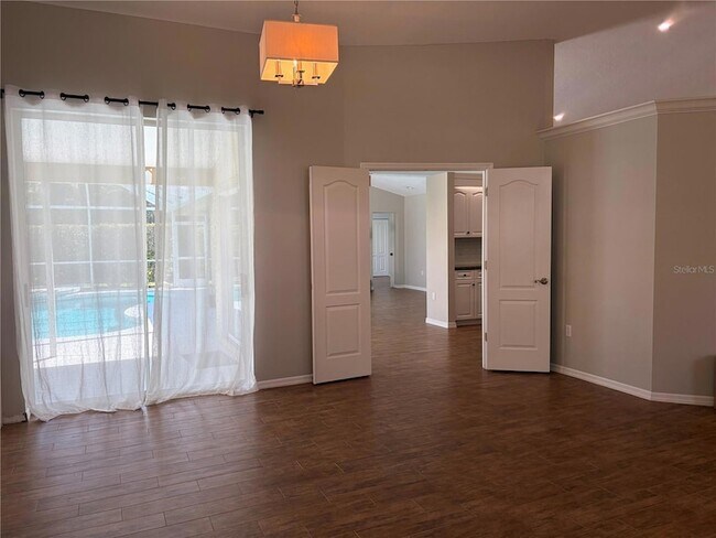 5828 Sandy Pointe Dr