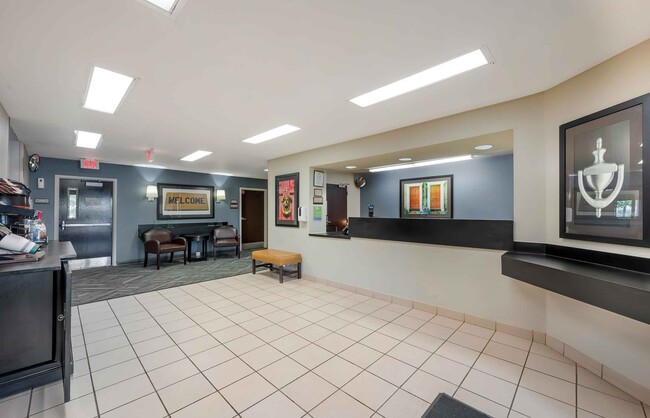 Furnished Studio-Fort Wayne - South