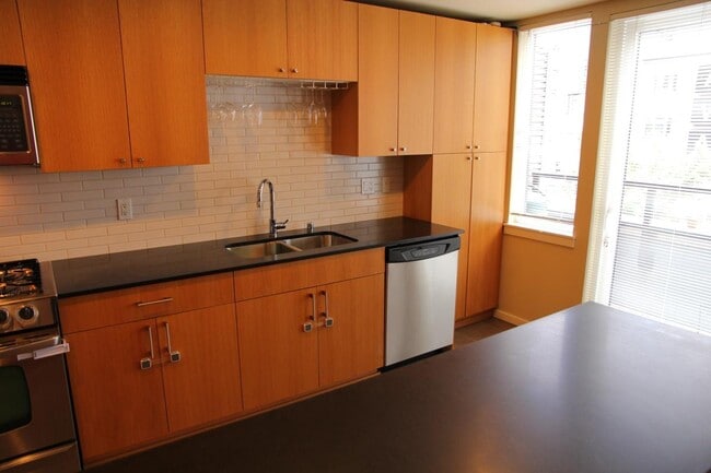 Kitchen - 81 Clay St Unit The Parc Belltown #323