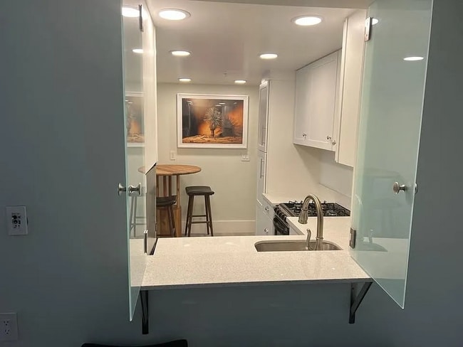 Photo - 206 Avenue H