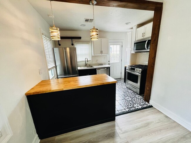 Photo - Cute 2BD 1BA Bungalow Home in Putnam Heights West!!!