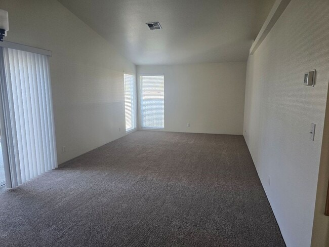 Photo - WD 2207 Unit 6