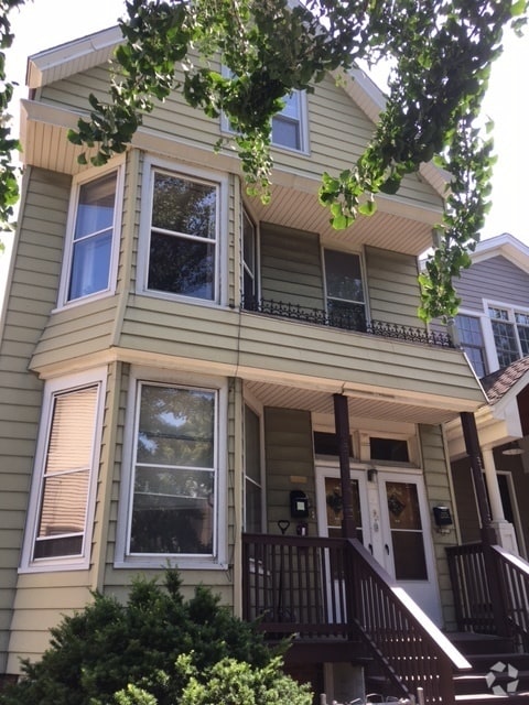Building Photo - 1237 W Wellington Ave Rental