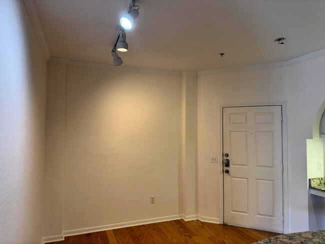 Entryway and front door - 860 N Orange Ave Unit 435