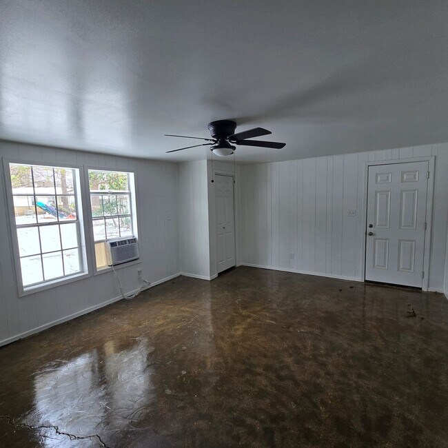 Photo - 701 McLain St Unit Apt B