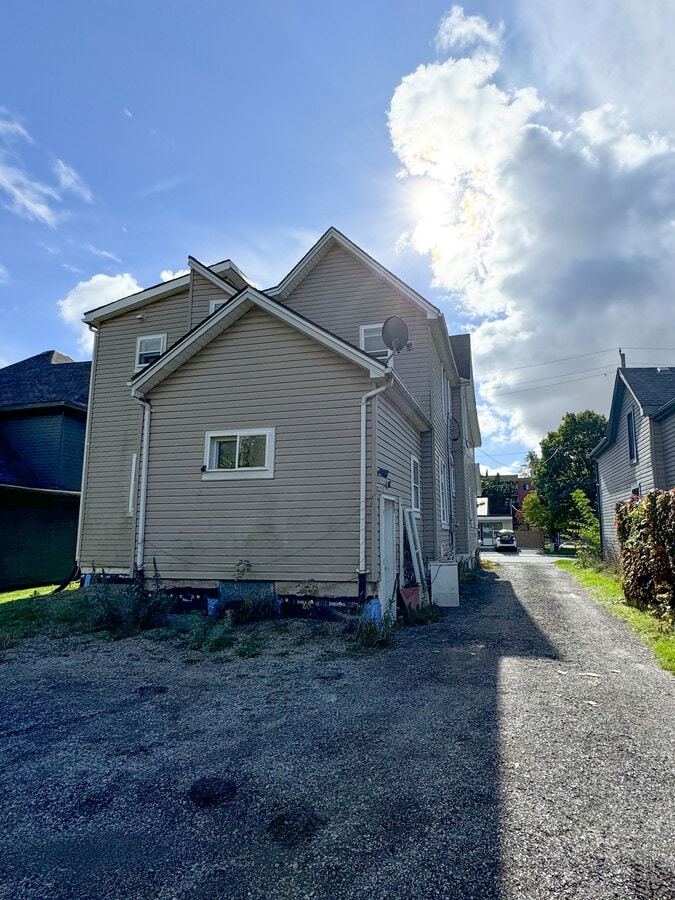 Photo - 87 King St E Unit 3