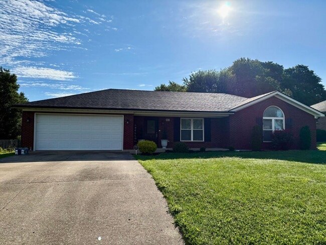 Building Photo - 3 bedroom 2 bath house for rent in Jeffersonville