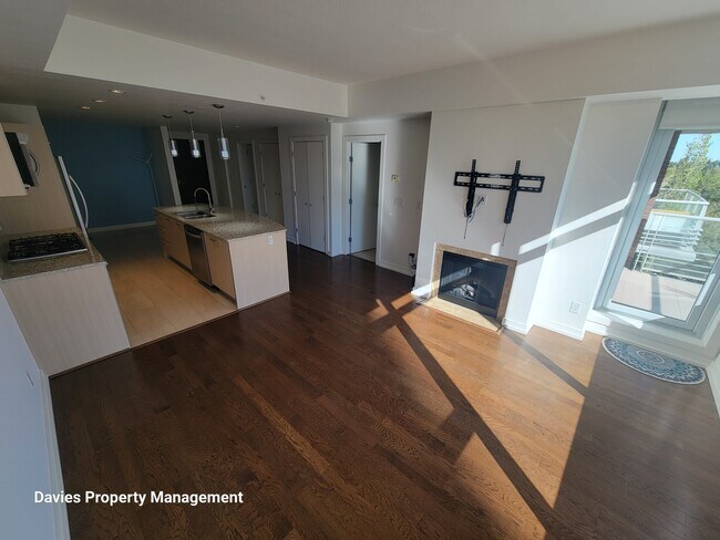 Photo - 2612-2109 109 St NW