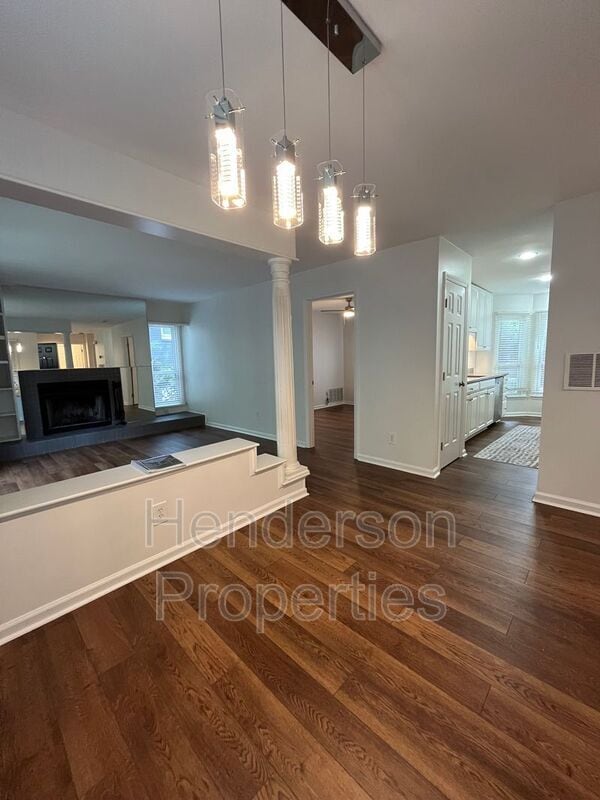 Building Photo - 607 Queens Rd