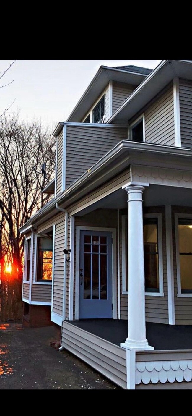 Building Photo - 950 Townsend Ave Unit 1