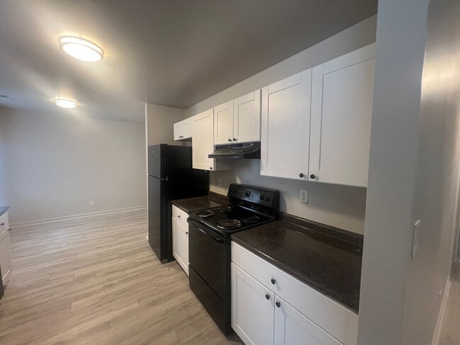 Building Photo - Room in Duplex on Beck St Rental