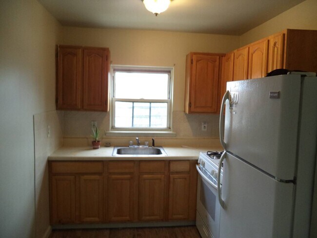 106-23 Inwood St Unit 2ND  FLOOR