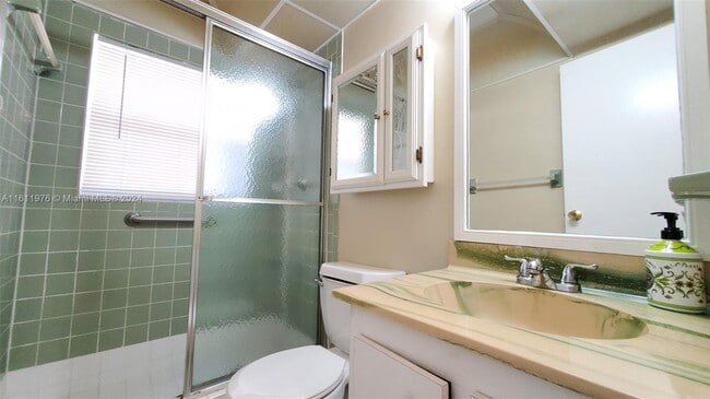 Photo - 1050 Country Club Dr Unit like new