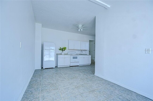 Photo - 150 E Madeira Ave Unidad 3