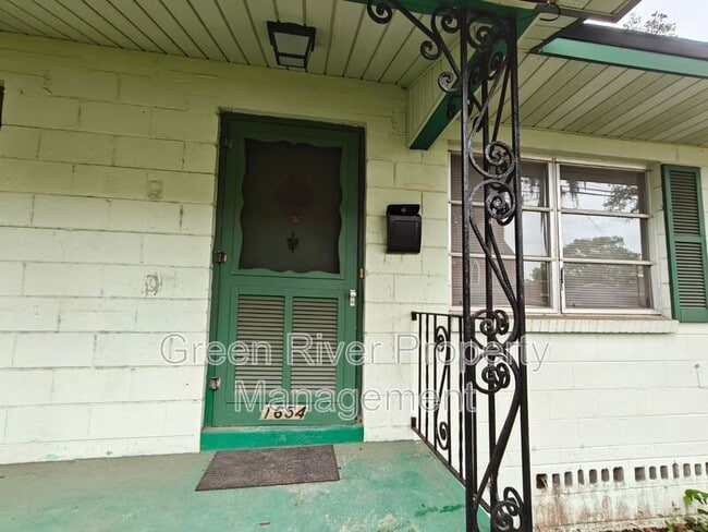 Photo - 1654 Talbot Ave