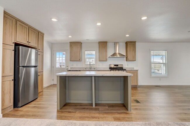 Photo - 10 Vandalay St