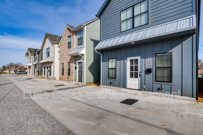 Photo - 610 W 2nd St