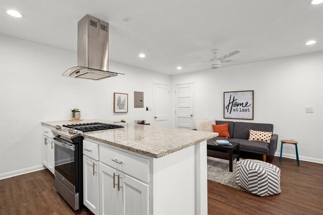 Photo - 301 E 33rd St Unidad 1