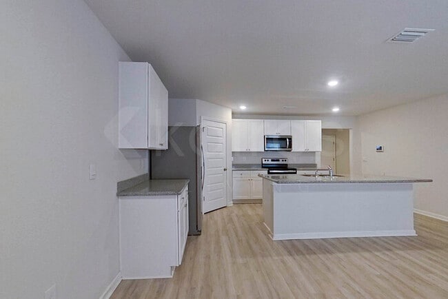 Photo - 132 Swallowtail Ln