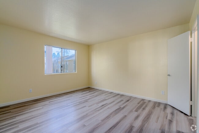 1BR, 1BA - 620SF - Primary Bedroom - Sierra Village Apartment Homes