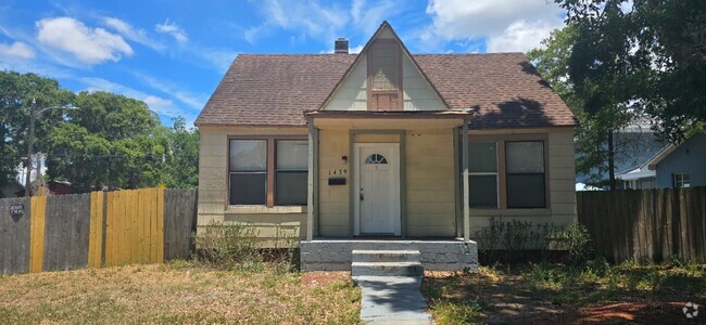 Building Photo - 5 Bedroom St Pete Home