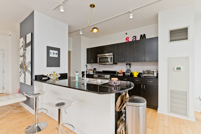 Photo - 8 E Randolph St Unit 2204