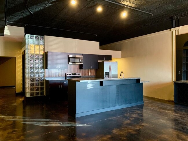 Building Photo - 110 W Huntington Ave Unit Ste C