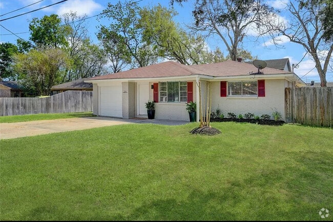 Building Photo - 334 Pennington Dr Rental