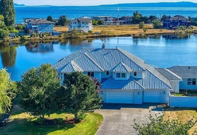 1541 Ocean View Ln
