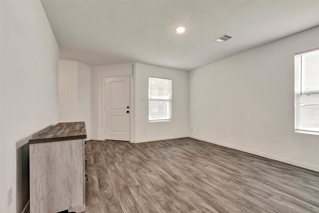 Photo - 307 Rd 5138