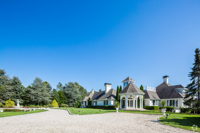 Building Photo - 2 Halsey Farm Dr Rental