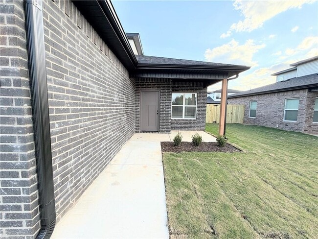 Photo - 531 Cosmos St